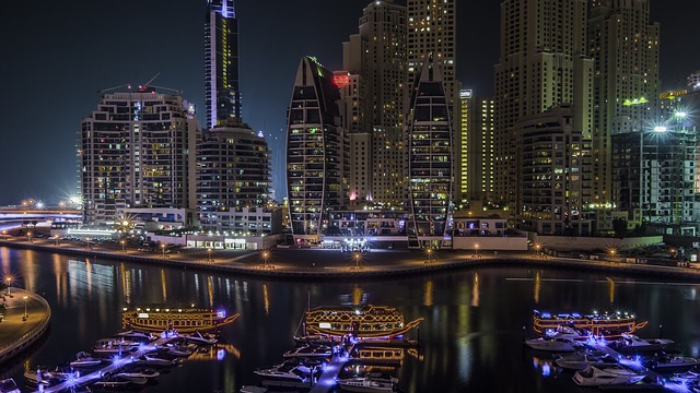 noční Dubai